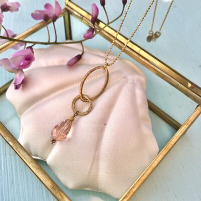 Halskæde med krystal, i forgyldt sølv, sølv og oxideret sølv, "Heather pink pearl"