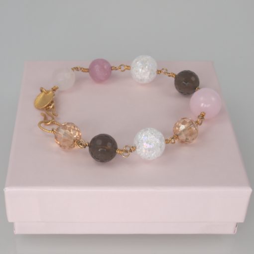 "Peach blossom" -Armbånd med ædelsten og krystaller, i guld, sølv og oxideret sølv