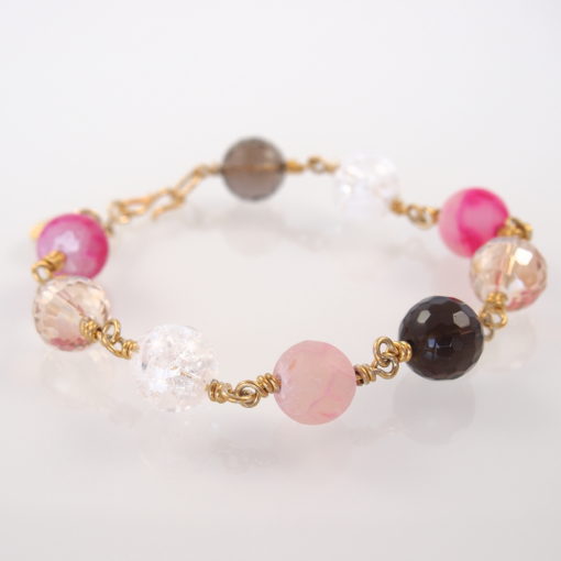 Peony. Ægte håndlavet armbånd m. ædelsten og krystaller -by Nina Skat