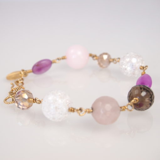 Wild rose. Ægte håndlavet armbånd m. ædelsten, krystaller -by Nina Skat