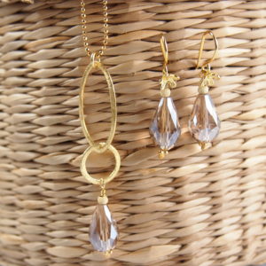 "Circles"-smykkeserie, "Rosemary pearl"-Øreringe og halskæde med krystal, i guld, sølv og oxideret sølv -Foto