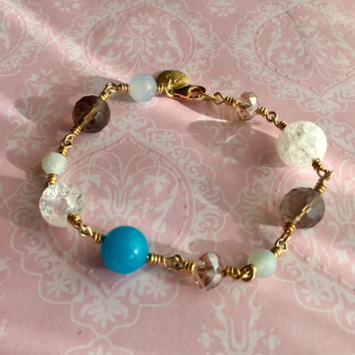 Armbånd med ædelsten og krystaller, "Cornflower", i forgyldt sølv, sølv og oxideret sølv -Foto