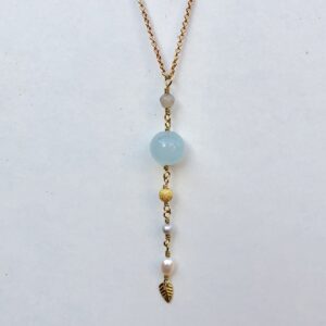 Halskæde, med vedhæng af jade og perler "Cool drops" -foto
