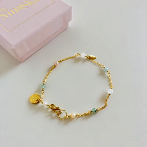 Armbånd med små sten og krystaller "Baby pearls 2" -foto