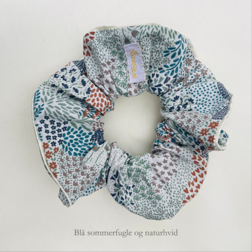 Blå sommerfugle og naturhvid -Scrunchie