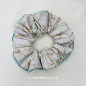 Pastelmønstret og aquablå -Scrunchie