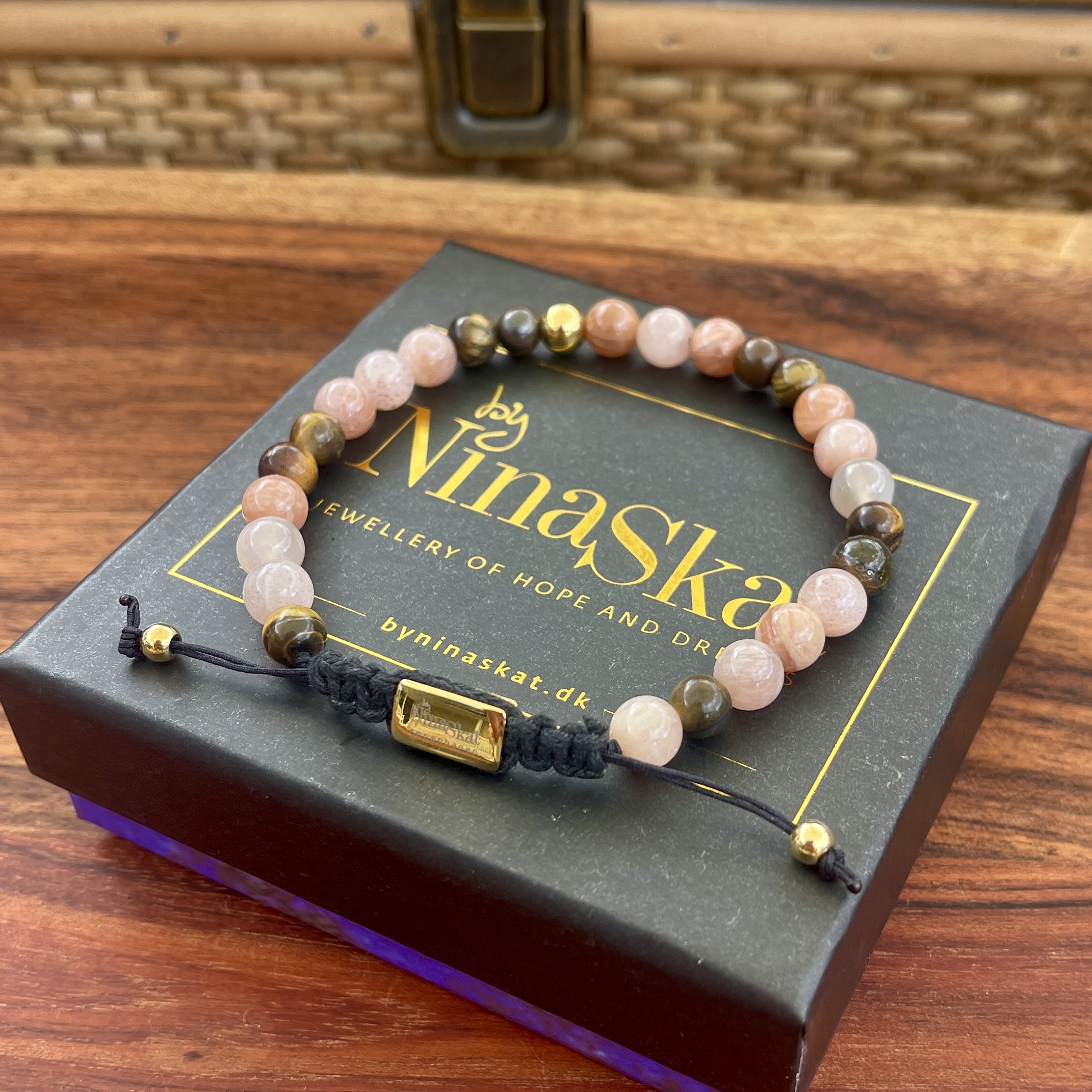 Armbånd med stenperler, Helios