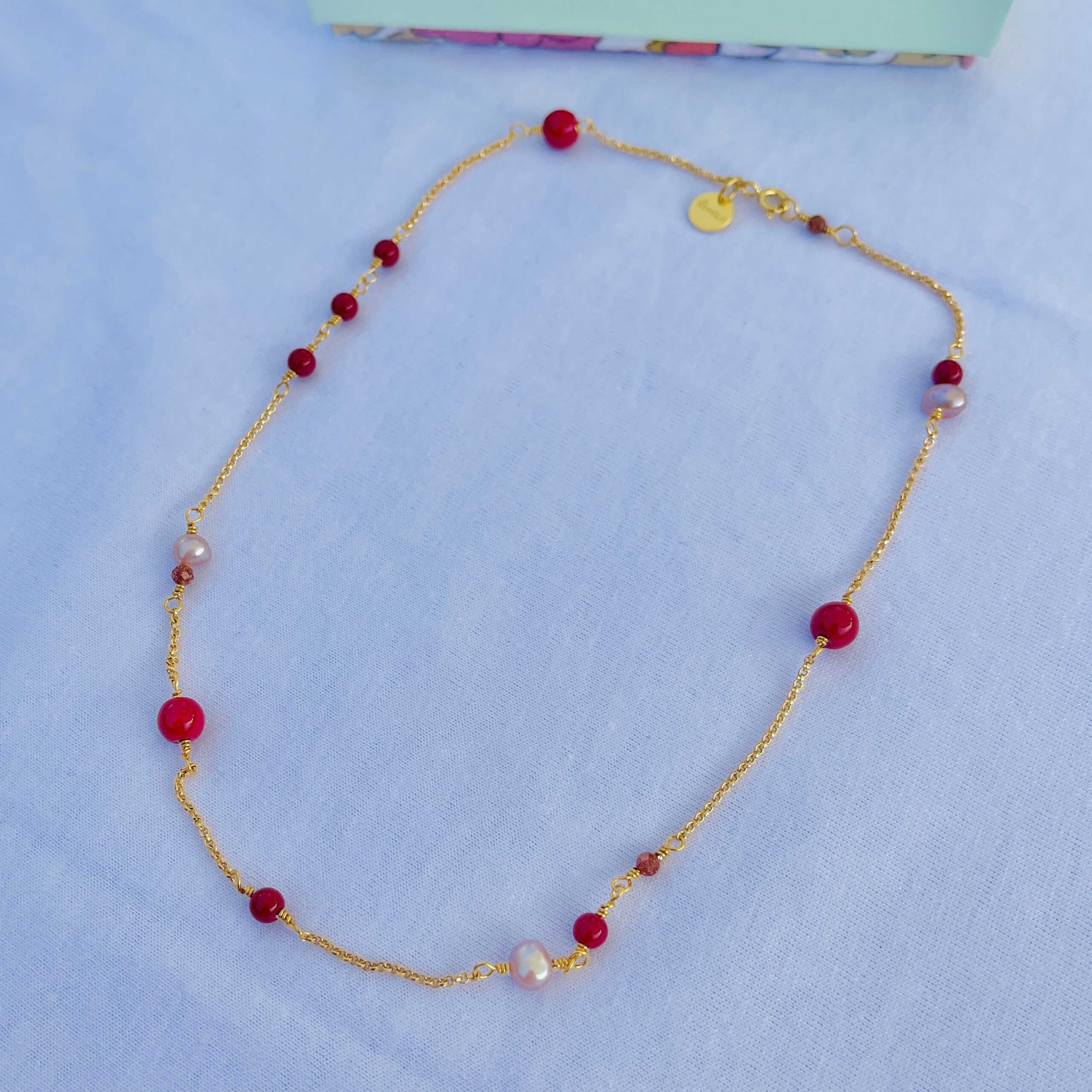 Halskæde, Falling in love, Red