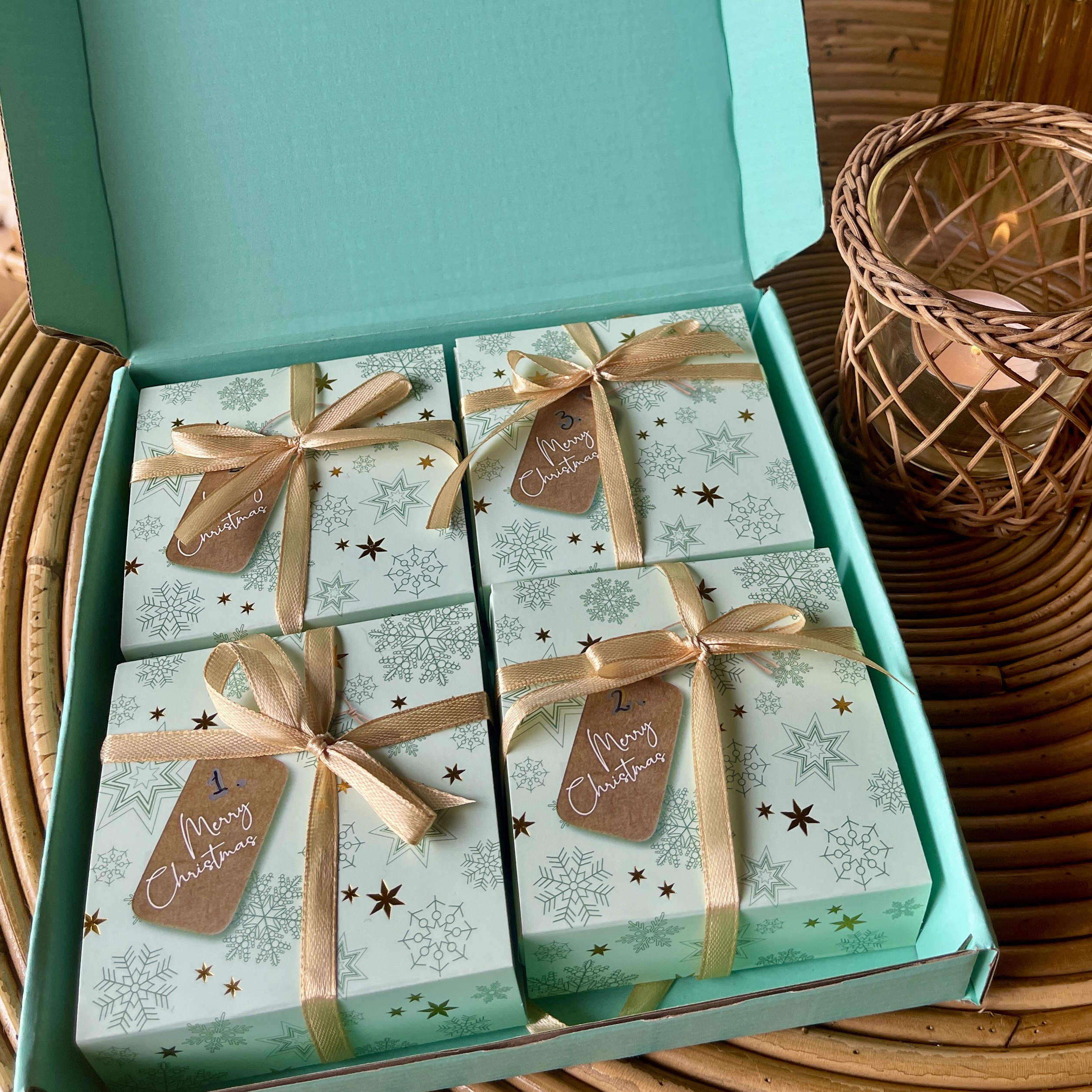 Adventskalender til hende- 4 pakker klar til ophængning