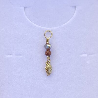 Vedhæng til Dharma hoop, lysebrun ferskvandsperle og solsten med blad