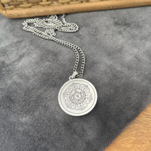 Halskæde, stålvedhæng med Lotus & Mandala