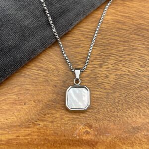 Halskæde - shell white - stålhalskæde med vedhæng