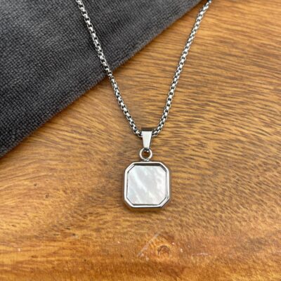 Halskæde - shell white - stålhalskæde med vedhæng