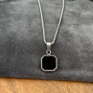 Halskæde - Black, Stålhalskæde med sort onyx-look vedhæng