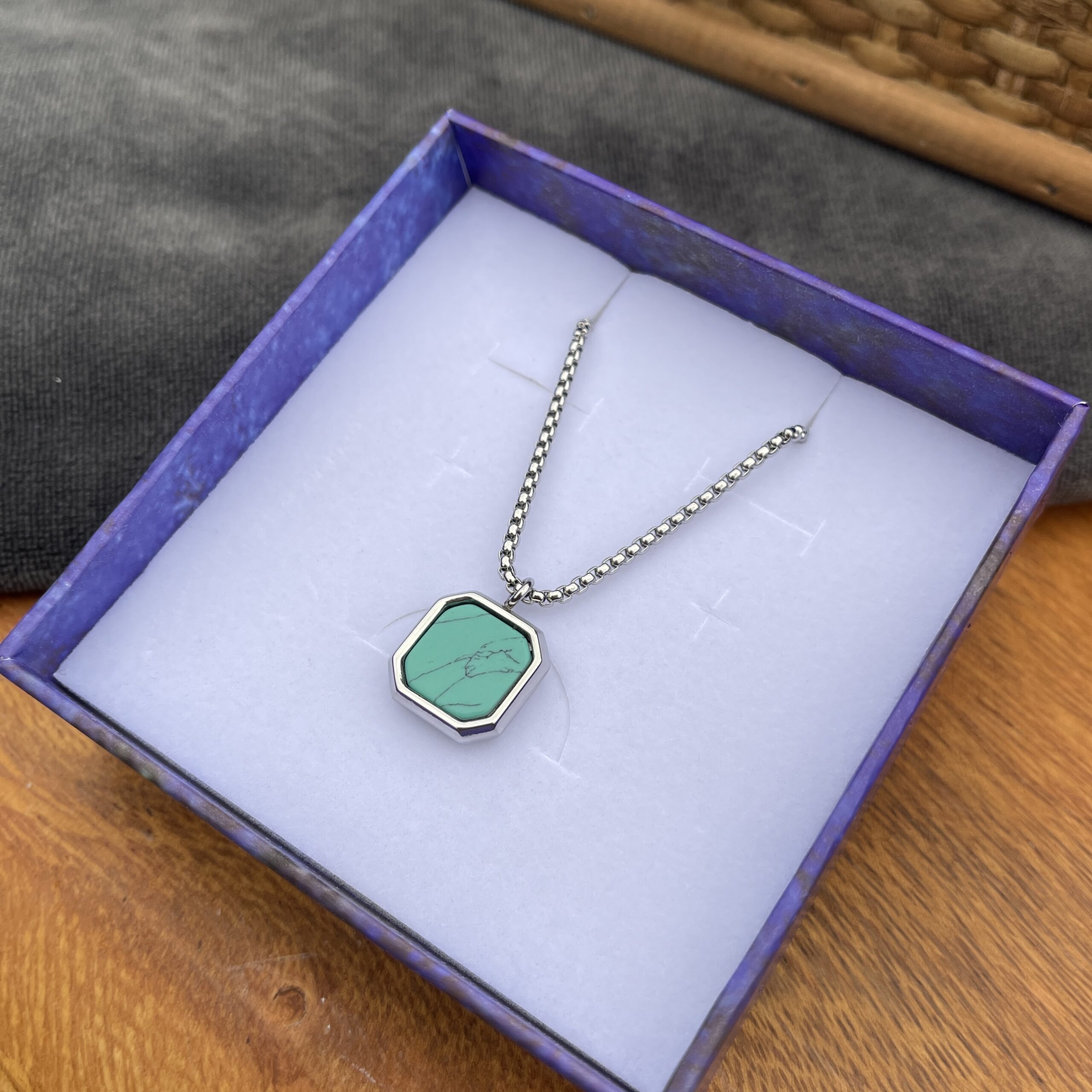 Halskæde - turkis - stålhalskæde med vedhæng