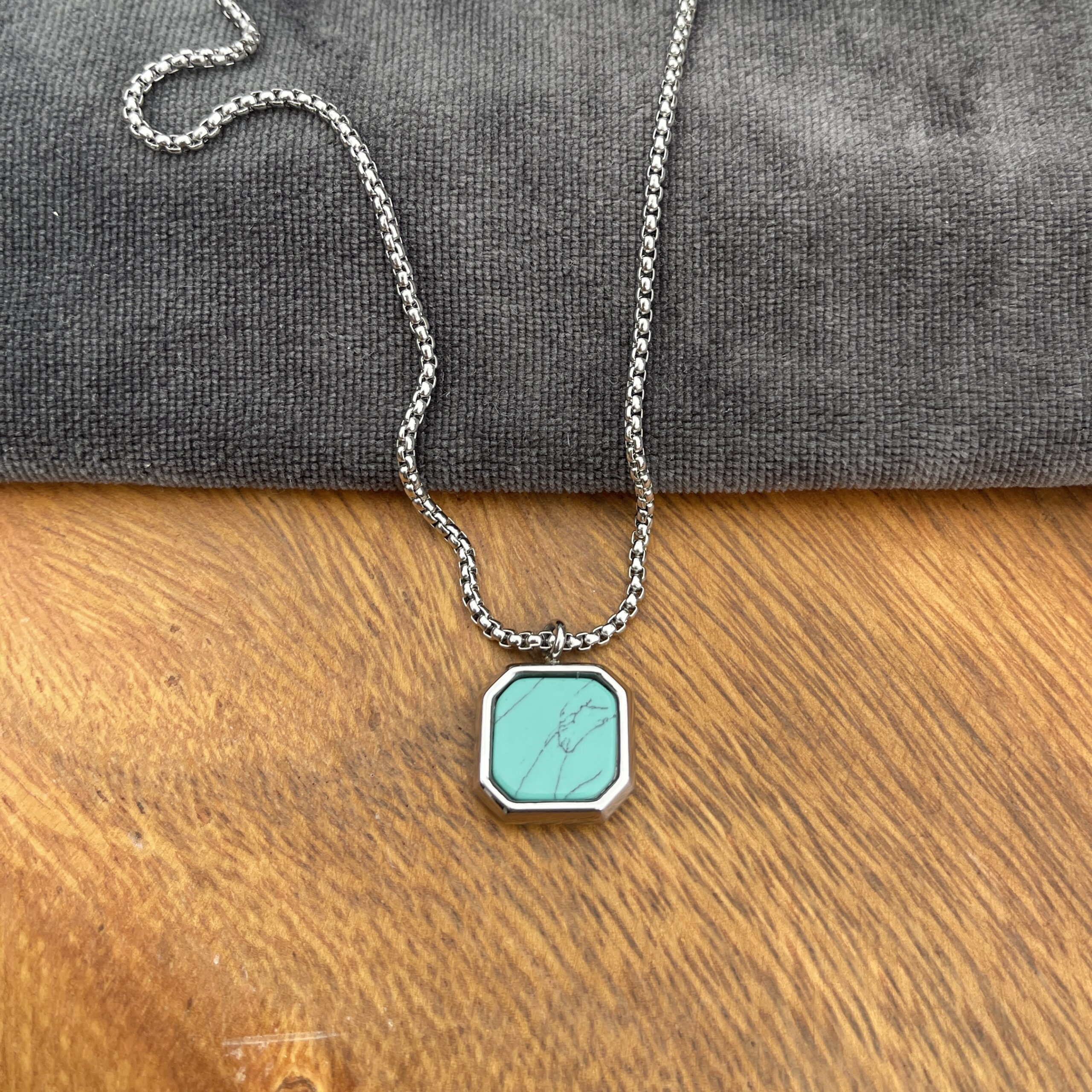 Halskæde - turkis - stålhalskæde med vedhæng