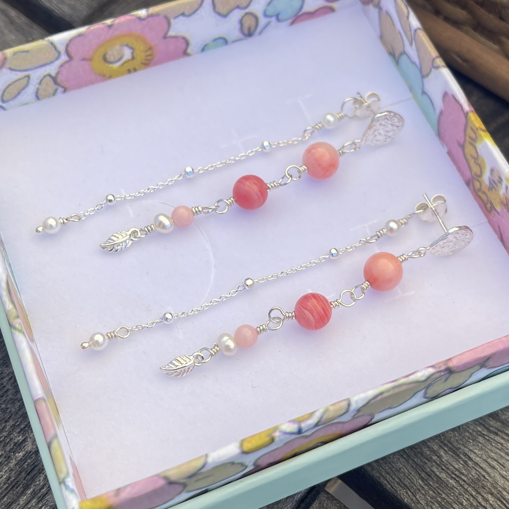 Coral Glow Earring inkl. lås med kæde ✨ The Beginning – anniversary collection